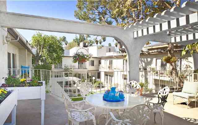 Regency Park Oak Knoll
