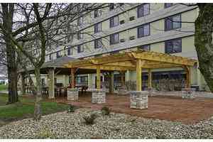 Columbia Court Apartments