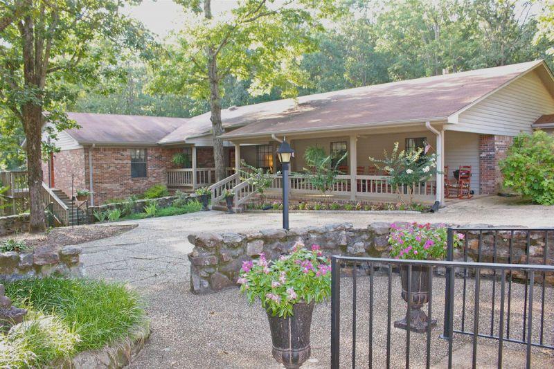 Green Oaks Inn Pricing, Reviews & Amenities - Florence, Alabama