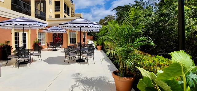 The Collier at Naples