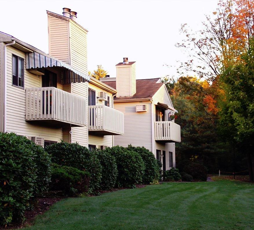 Belden Forest Court Pricing, Reviews & Amenities Simsbury, Connecticut