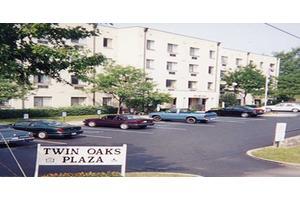 Twin Oaks Plaza